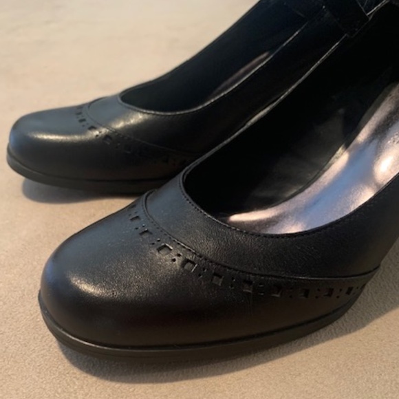 Etienne Aigner Leather Mary Jane Heel Pumps NWOT- size 6 1/2 Black - Picture 4 of 12